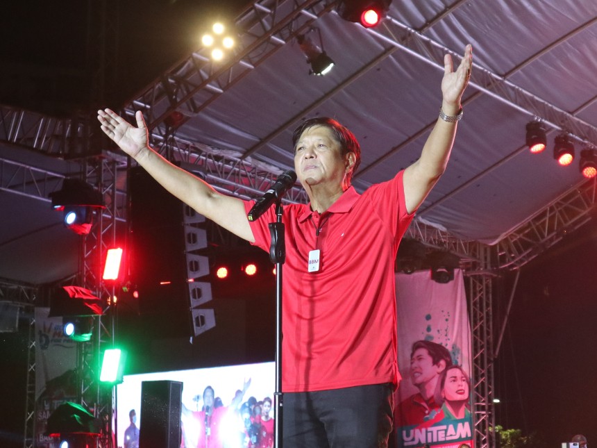 Ferdinand Marcos JR. tijdens de verkiezingscampagne op 24 april 2022