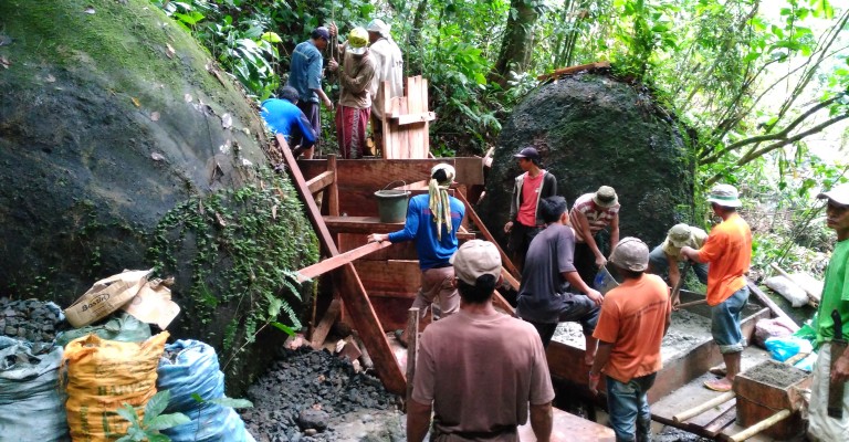 Alaguia Association water system. constructing the water reservoir pix2.jpg