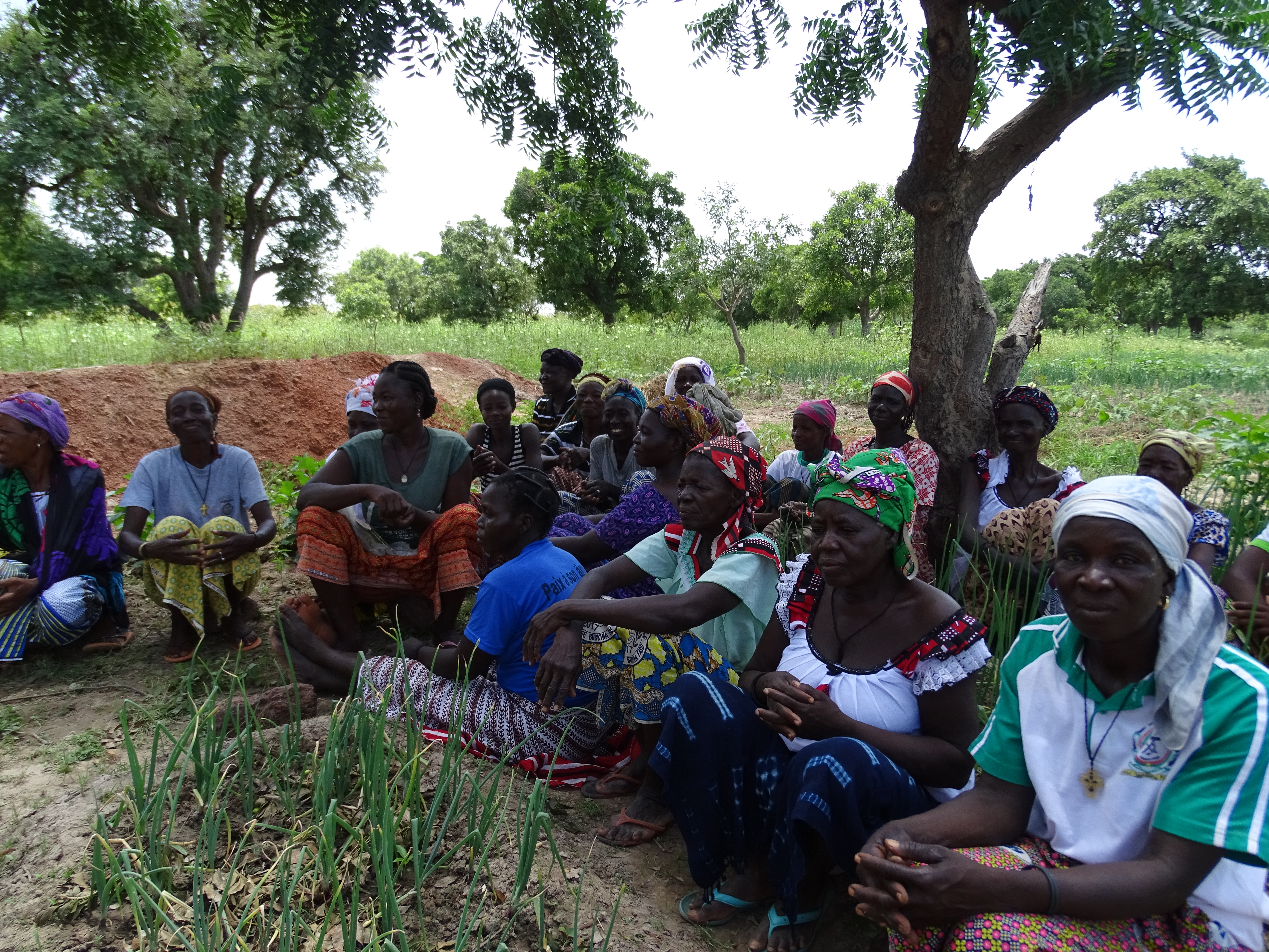 Foto van vrouwengroep gemaakt door partner APEDR