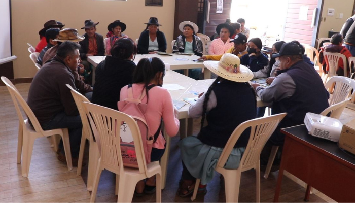 Het middenveld in Aiquile verzamelt voor beleidswerk rond voedselzekerheid.