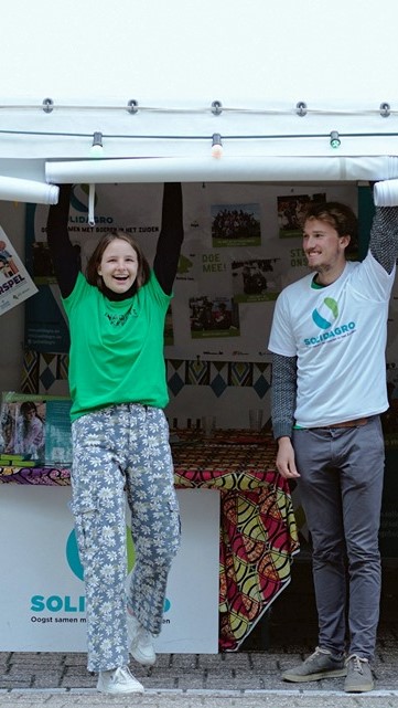 Wereldmarkt samen met Dwagulu Dekkente