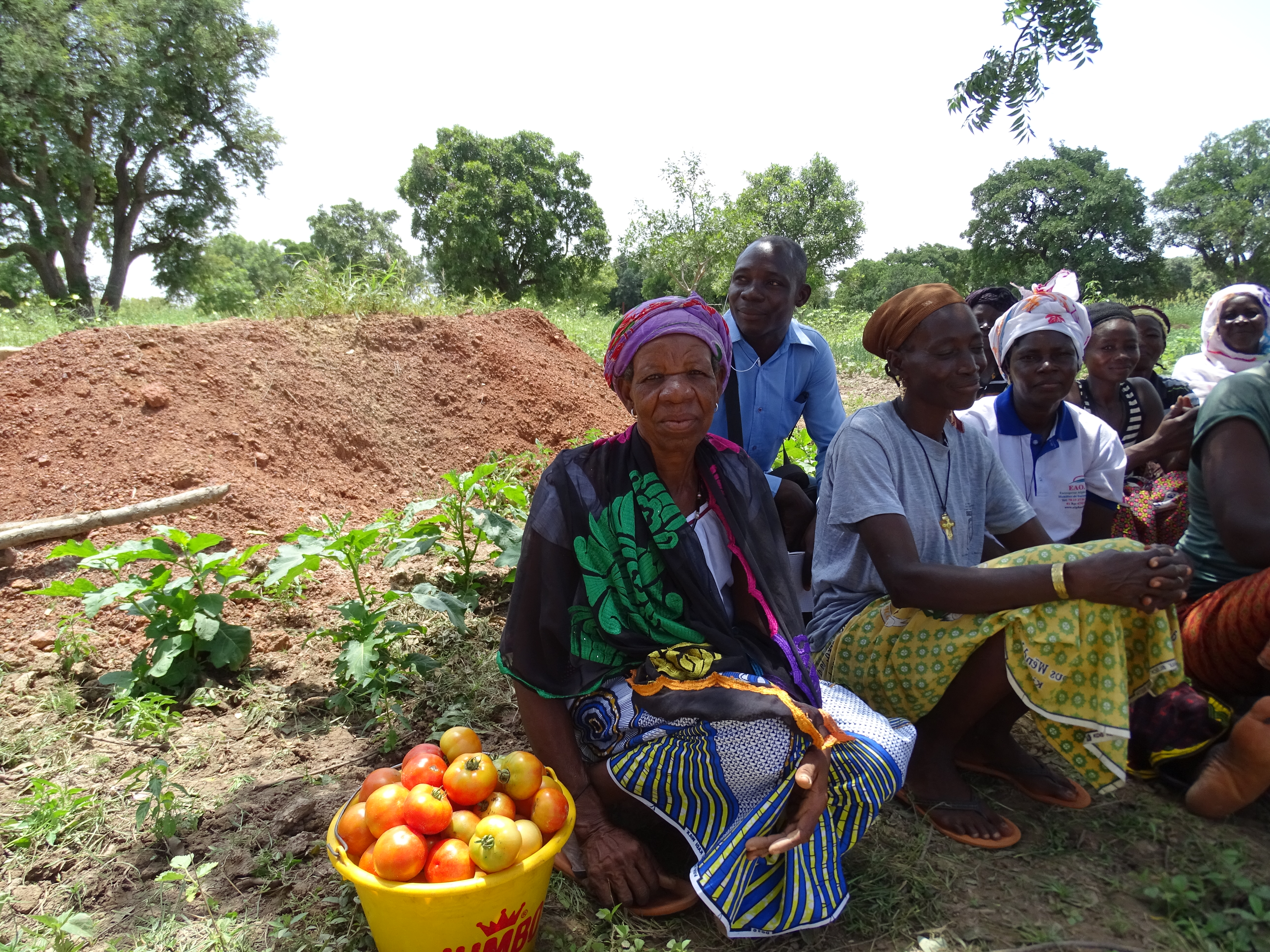 Foto van vrouwengroep gemaakt door partner APEDR