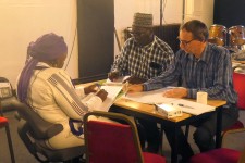 Doudou (Senegal), Safoura (Burkina Faso en Mali), Wim (programmabeheerder West-Afrika) aan het werk!