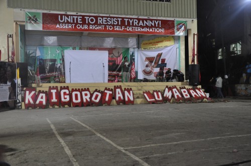 De allereerste avond in de Cordillera werden we getrakteerd op een gezonde dosis activisme tijdens de viering van de 'Cordillera Day'. We kwamen in aanraking met honderden activisten die opkomen voor het recht op zelfbeschikking van de inheemse bevolking. De allereerste avond in de Cordillera werden we getrakteerd op een gezonde dosis activisme tijdens de viering van de 'Cordillera Day'. We kwamen in aanraking met honderden activisten die opkomen voor het recht op zelfbeschikking van de inheemse bevolking.