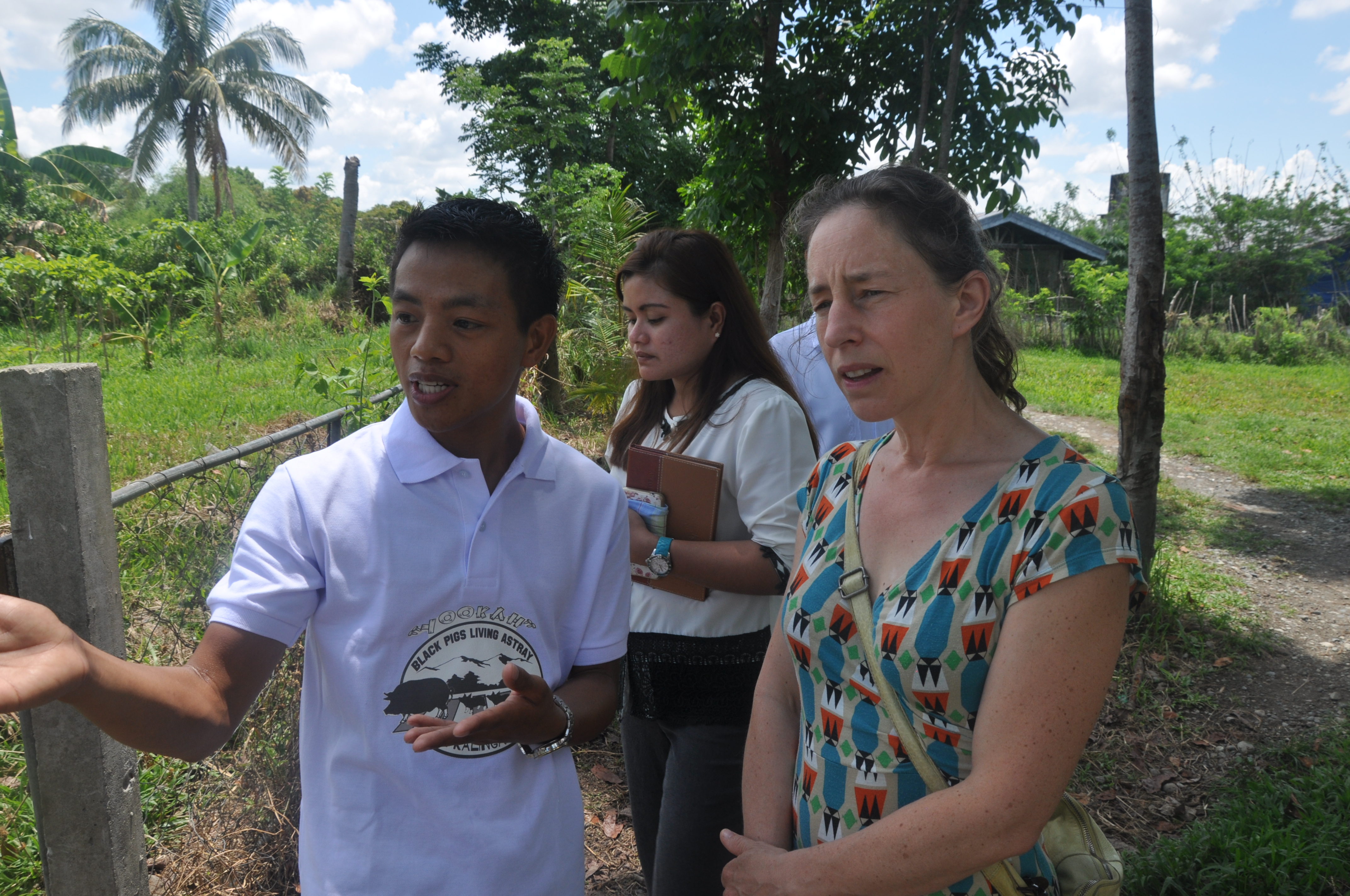 Tijdens de rondleiding kregen we verdere toelichting over het geiten- en varkensprogramma van de universiteit. Docente dierenzorg aan Odisee, Jo Vicca, luisterde aandachtig naar de ambities en werkwijzen van deze onderzoeken en programma's.