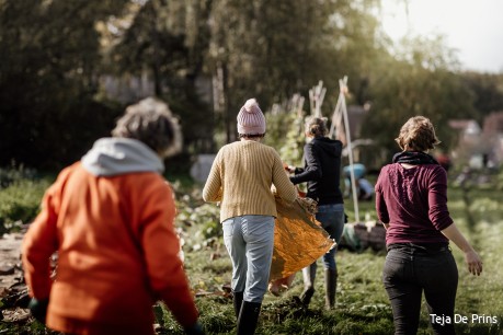 Aan de slag met De Landbouwbrigades. © Teja De Prins