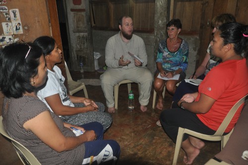 In Bolo werd een uitwisseling georganiseerd met de lokale gezondheidswerkers over hun werk in de gemeenschap en hoe studenten verpleegkunde hiertoe zouden kunnen bijdragen. In Bolo werd een uitwisseling georganiseerd met de lokale gezondheidswerkers over hun werk in de gemeenschap en hoe studenten verpleegkunde hiertoe zouden kunnen bijdragen.