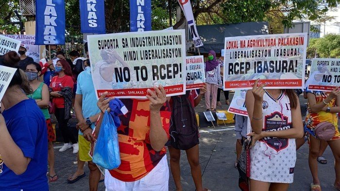 MASIPAG en bondgenoten voerden actie tegen het vrijhandelsakkoord RCEP, waarvan de Filipijnen sinds vorig jaar deel uitmaken. Boer.inn.en vrezen dat het hun zadensoevereiniteit zal beperken.