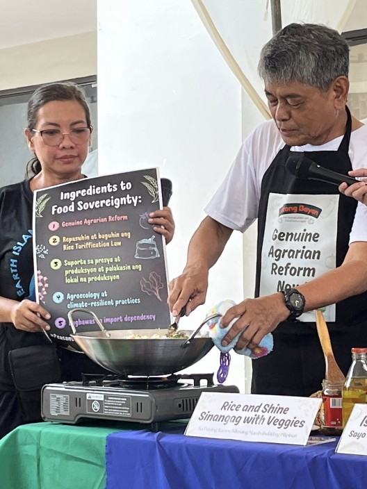 Koken met de ingrediënten voor voedselsoevereiniteit: Ingrediënten voor voedselsoevereiniteit. Van de afschaffing van de Rice Tariffication Law tot het stimuleren van lokale productie. Foto © Solidagro