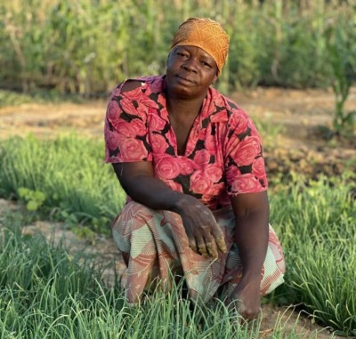 Sylla Minata Haidara, lid van de boerinnencoöperatie BENKADI in Noukoula, die ondersteund wordt door onze lokale partner GAAS Mali.
