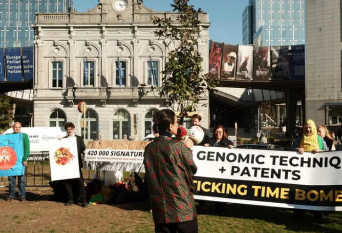 protest met Greenpeace april 2025 © Greenpeace