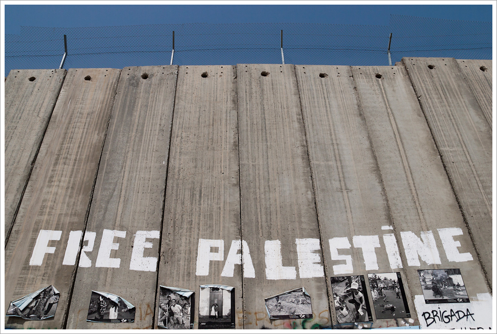 Israeli_West_Bank_barrier,_graffiti.jpg Israeli_West_Bank_barrier,_graffiti.jpg