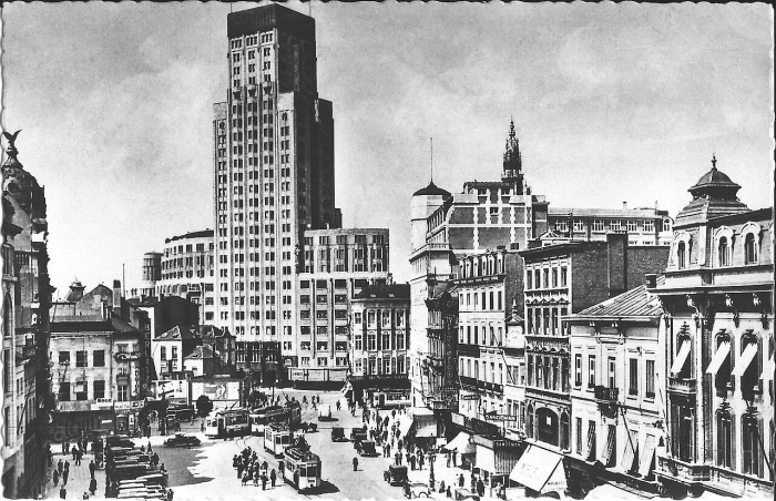 Om de bouw van de Boerentoren te bekostigen, werd het spaargeld van boeren gebruikt. De voormalige KBC ging echter failliet, waardoor veel boeren hun spaargeld kwijt waren of pas decennia later terugkregen.