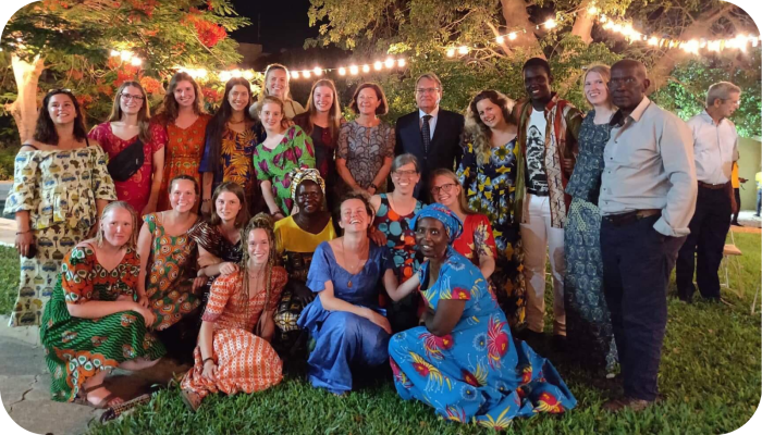 Bezoek aan de Belgische ambassade in Burkina Faso tijdens de uitwisseling van 2019.